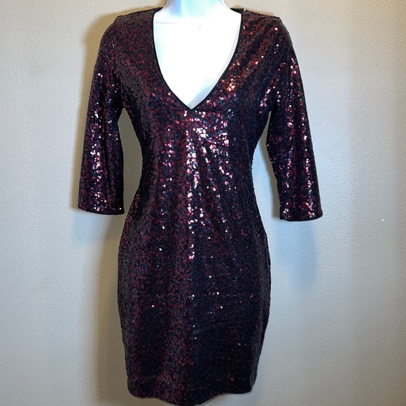 Express Dresses & Skirts - Express Women’s Red Black Sequin V-Neck 3/4 Sleeve Mini Party Dress Size 0 👗